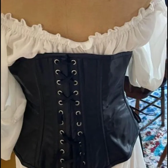 Corset - Picture 2 of 6